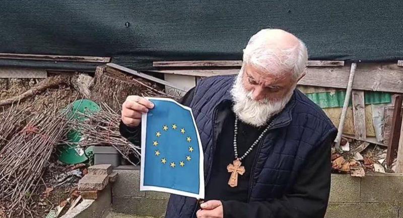 "ვრცელდება არასწორი ინფორმაცია დეკანოზ სპირიდონ ცქიფურიშვილის შესახებ, თითქოს მან საეკლესიო სასჯელი დროშის დაწვის გამო მიიღო" - საპატრიარქო