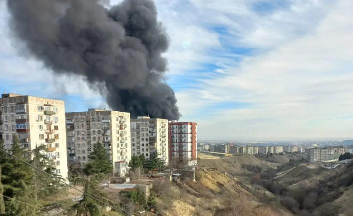 თბილისში, "ჰუალინგის“ ტერიტორიაზე ხანძარია - რა ვითარებაა ადგილზე? (ვიდეო)
