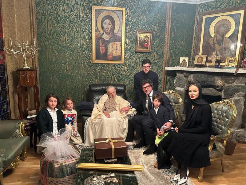 კახა კალაძე, ოჯახთან ერთად, პატრიარქს შეხვდა - რას წერს თბილისის მერი