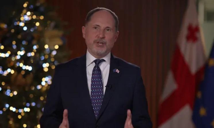 "ჩემი საახალწლო სურვილი ახდა და საქართველო 2024 წელს ევროკავშირის კანდიდატი ქვეყნის სტატუსით ხვდება!" - ევროკავშირის ელჩი