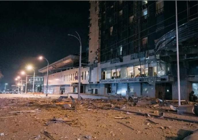 რუსმა ოკუპანტებმა ხარკოვი დაბომბეს, დაშავებულია 16 ადამიანი, მათ შორის ბრიტანელი ჟურნალისტი