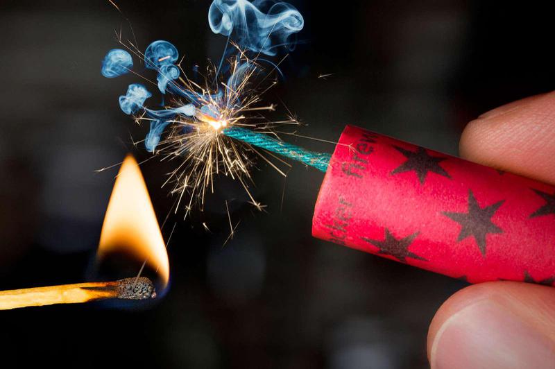 ქუთაისში ორ პენსიონერს პიროტექნიკა ხელში აუფეთქდა - რას ამბობს ექიმი?