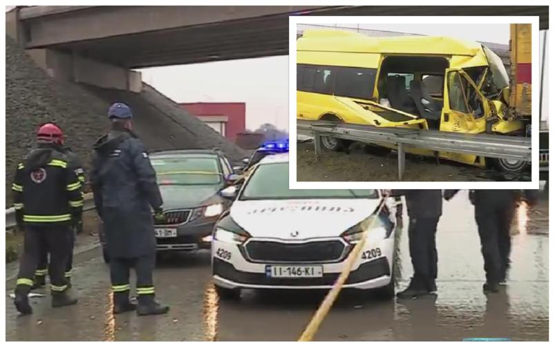 "ადგილზე დაიღუპა მიკროავტობუსის მძღოლი" - უმძიმესი ავარიის კადრები მაგისტრალიდან: არიან დაშავებულებიც