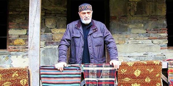 "იპოვეთ უფალი თქვენში. აღივსენით რწმენით, კაცთმოყვარეობით, რათა ვისწავლოთ მიტევება... გისურვებთ ჩემთან ერთად გეცხოვროთ ისეთ წუთისოფელში, სადაც..." - ტარიელ ხარხელაური