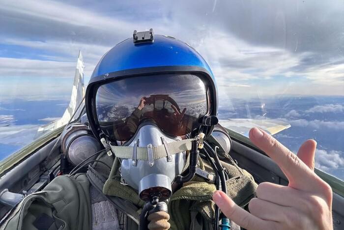 უკრაინელი მფრინავი, მეტსახელად "ლურჯი ჩაფხუტი" ომში დაიღუპა - "შენ მხოლოდ 23 წლის იყავი... სამუდამოდ იფრინე, ჩემო ანგელოზო“