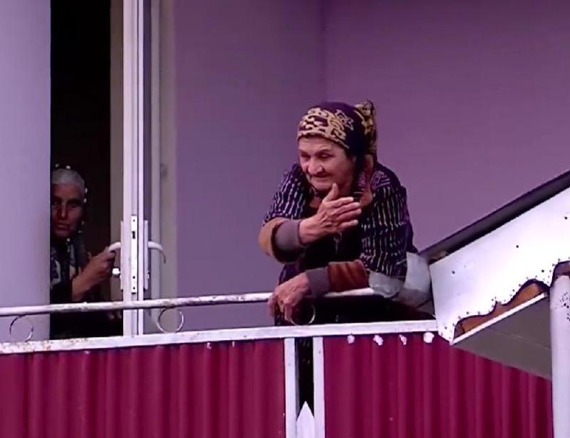 "ქათმები შეგვიჭამა ძაღლმა, ძალიან გამწარდა ჩემი შვილი და ასე სცემა... ბრალი დასდეს თითქოს მეხუთე კლასელზე იძალადა, ეს ტყუილია" - რას ამბობს მარნეულში დაკავებული კაცის დედა?