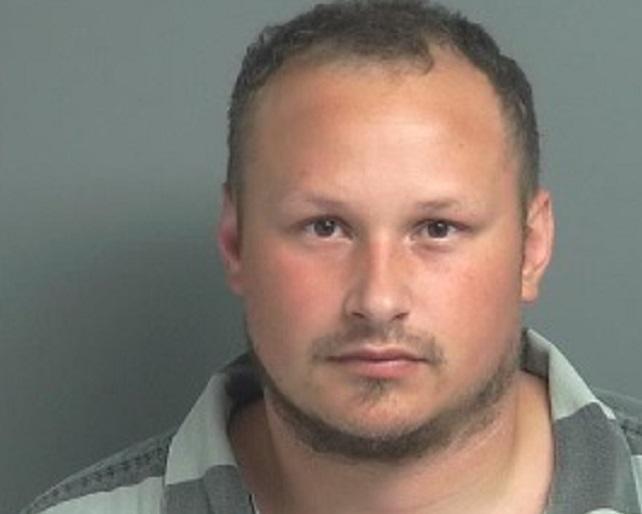 11 უმძიმეს დანაშაულში ბრალდებული, მათ შორის არასრულწლოვანებზე ძალადობაში -  ვინ არის ამერიკის მოქალაქე, რომელიც საქართველოში დააკავეს და აშშ-ს გადასცეს