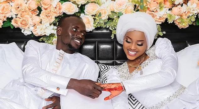 სადიო აიშას გადასახადებს ჯერ კიდევ მაშინ იხდიდა, როცა გოგონა სკოლის მოსწავლე იყო -  31 წლის სადიო მანემ 19 წლის გოგონაზე იქორწინა: სენეგალური ქორწილის ფოტოები