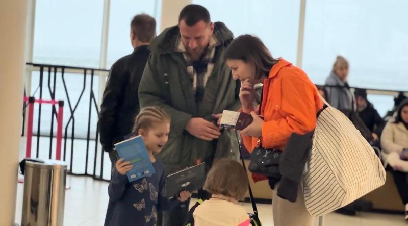 "პალიტრა L-ის“ მოულოდნელი სიურპრიზი ქუთაისის აეროპორტის მგზავრებს - იხილეთ ემოციური კადრები