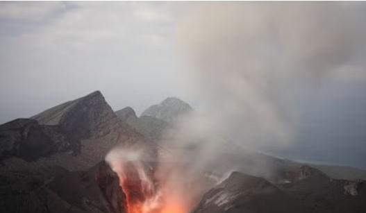 იაპონიაში ვულკანი ამოიფრქვა - გამოცხადდა განგაშის მესამე დონე (ფოტოები)