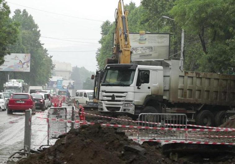"აღმოჩნდა სულ სხვა რეალობა“ - რას აცხადებენ წერეთლის გამზირის რეაბილიტაციაზე მომუშავე ერთ-ერთ კომპანიაში, რომელსაც მერიამ ხელშეკრულება შეუწყვიტა?