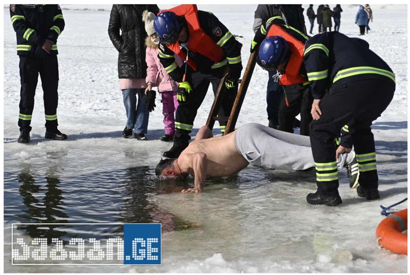 შთამბეჭდავი კადრები ფარავნის ტბიდან, სადაც განბანვის რიტუალი შესრულდა - მომლოცველების ემოციები AMBEBI.GE-ს ფოტორეპორტაჟში