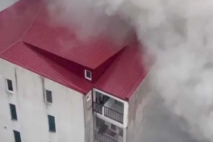 ბათუმში, საცხოვრებელ სახლში ხანძარი გაჩნდა  - როგორია ადგილზე ვითარება ამ დროისთვის