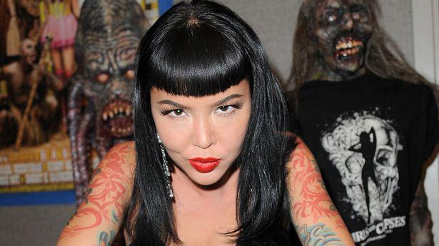 Playboy-ის ცნობილი მოდელი საკუთარ სახლში გარდაცვლილი იპოვეს - რა ხდება ცნობილი მომხდართან დაკავშირებით