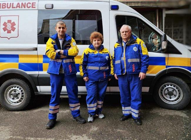 "ქვეყანას ჯანმრთელი ბიჭი მოევლინა" - თბილისში, სასწრაფო დახმარების ექიმებმა ახალგაზრდა ქალი სახლში ამშობიარეს