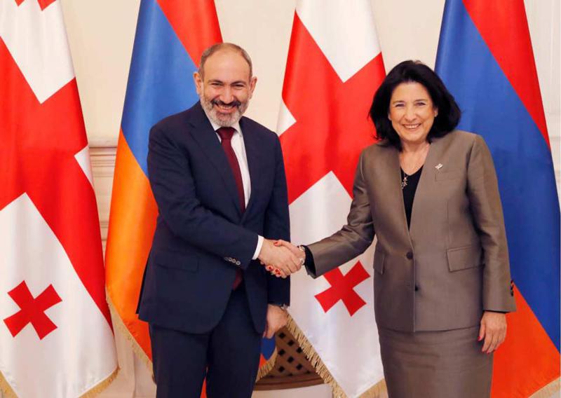 პრეზიდენტის თქმით, მთავრობამ მას არ მისცა შესაძლებლობა, შეხვედროდა სომხეთის პრემიერ-მინისტრ ნიკოლ ფაშინიანს