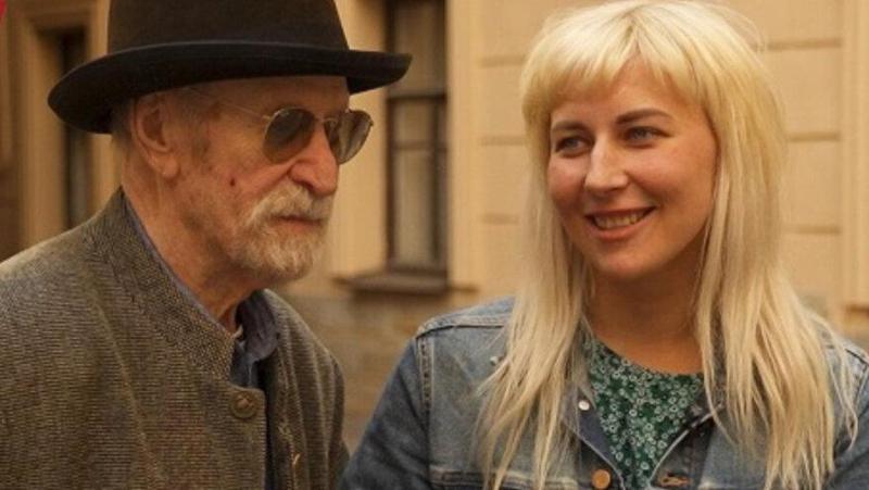 93 წლის ცნობილ რუს მსახიობს თავის მომვლელზე დაქორწინება სურს, თუმცა 64 წლით უმცროსი ქალი უარზეა - "მის მიმართ დედობრივი ინსტინქტები მაქვს"