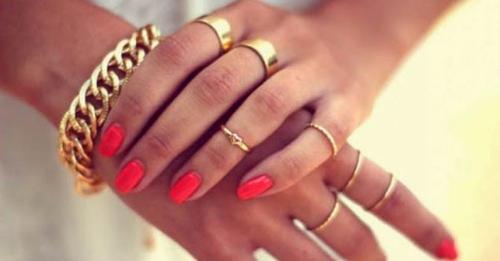 რომელ თითზე უნდა ვატაროთ ბეჭედი, რომ მან ბედნიერება მოგვიტანოს?