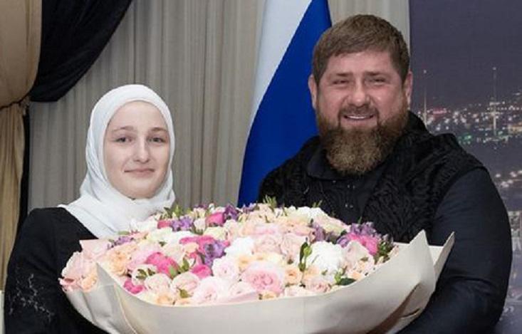 პოლიტიკურ ასპარეზზე რამზან კადიროვის კიდევ ერთი ქალიშვილი გამოჩნდა - რა თანამდებობა უბოძა მამამ 24 წლის ხადიჯათს?