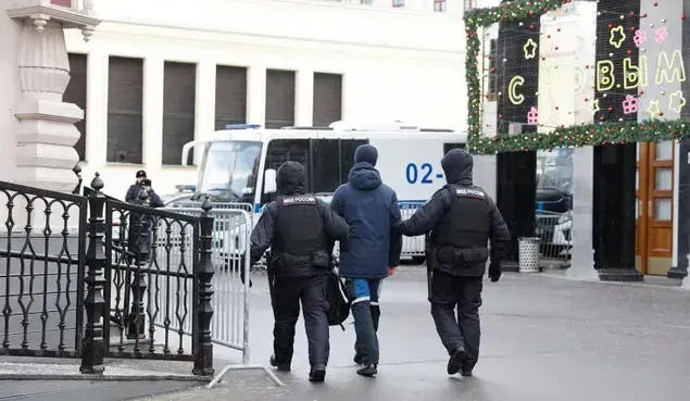 მოსკოვში 20 ჟურნალისტი დააკავეს, რომლებიც მობილიზებული სამხედროების ცოლების აქციას იღებდნენ