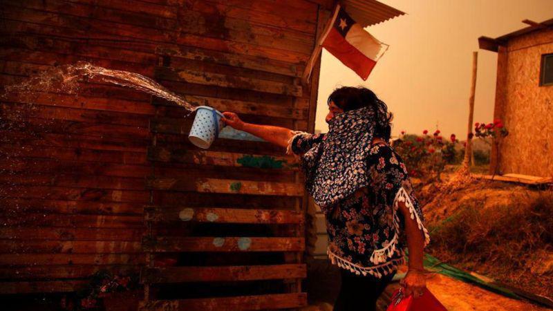 "უპრეცედენტო კატასტროფის წინაშე ვართ... ეს არის ყველაზე მომაკვდინებელი ხანძარი" -  სრული პანიკა და უმძიმესი კადრები ჩილედან: გარდაცვლილთა შორის ტურისტებიც არიან (ფოტოები)