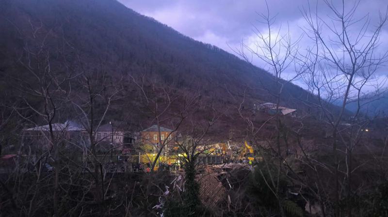 ბაღდათში მეწყერმა 4 სახლი მოიყოლა: ადგილზე ნაპოვნია 3 ცხედარი - ეძებენ კიდევ 6 ადამიანს