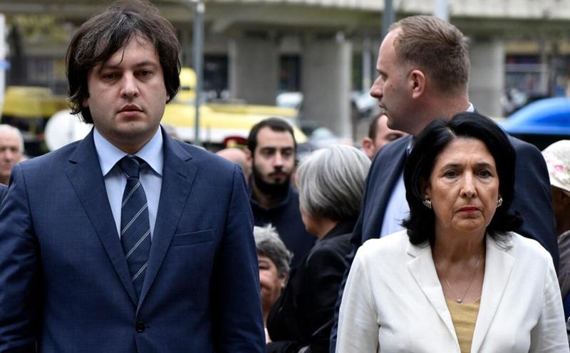 "არ გვაინტერესებს სალომე ზურაბიშვილი მოაწერს თუ არა ხელს პრემიერის დანიშვნას, რადგან ამ პოზიციაზე ირაკლი კობახიძის დანიშვნა ძალაში მაინც შევა"  - გივი მიქანაძე