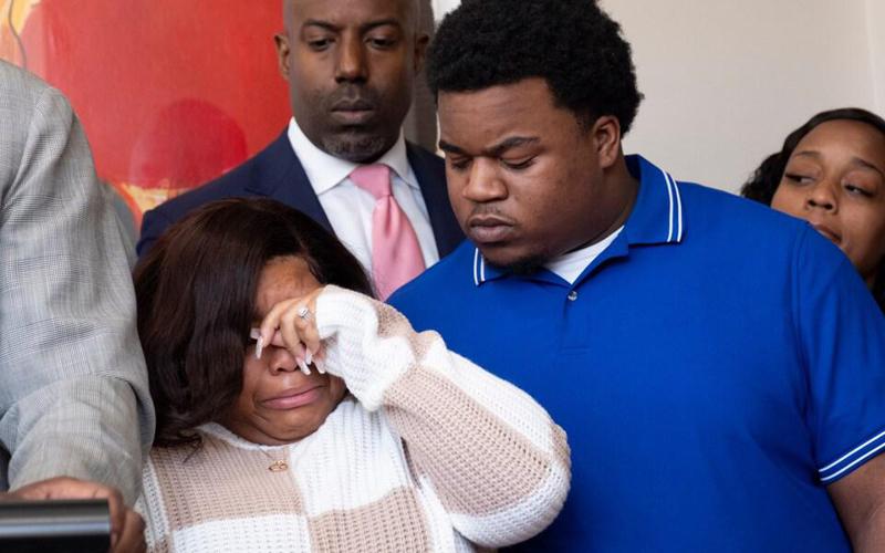 "ბავშვს თავზე ნაჭერი შემოახვიეს, რათა კისერი რომ ჰონდა მოტეხილი, არ დაგვენახა" - აშშ-ში, ექიმს ახალშობილის მკვლელობაში ადანაშაულებენ