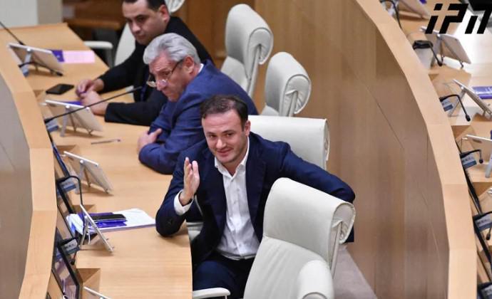 "კარენოი ნაცები“ ძალიან აკადემიურები ჩანან, ეს „გახარიები“ და „ლელო“ რა დღეში არიან, მარგინალები და რადიკალები გახდნენ, რასთან გვაქვს საქმე?" - ირაკლი ზარქუა