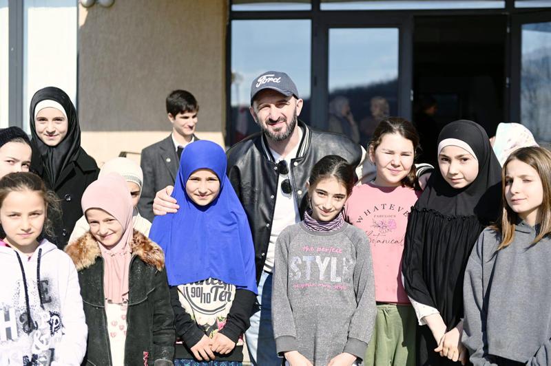 "პანკისის ხეობას ვესტუმრეთ ახალი წიგნებით და ვთქვით, რომ ერთ ქვეყანას და ერთ იდეას ვემსახურებით, მიუხედავად ეთნიკური, კულტურული და რელიგიური კუთვნილებისა" - გიორგი კეკელიძე