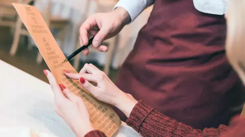 კაფე-რესტორნებს ვალდებულება ექნებათ, მენიუში ფასი ჯამურად, დღგ-ს და მომსახურების გადასახადის ჩათვლით შეიტანონ