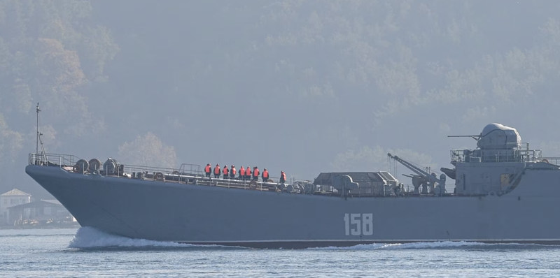 თავდასხმა უდიდეს რუსულ სადესანტო გემზე შავ ზღვაში - უკრაინული მხარე ამტკიცებს, რომ ხომალდი ჩაიძირა