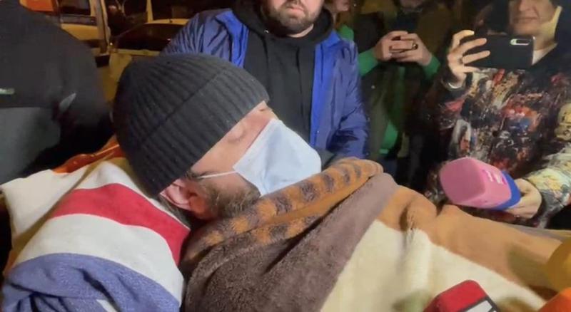 ფოტოები ქობულეთიდან: დეკანოზი გიორგი მამალაძე საკუთარ სახლში რეანიმობილით გადაიყვანეს - "მადლობა მეუფე პეტრეს, რომელიც ჩემს მსგავსად უდანაშაულოდ დაისაჯა"