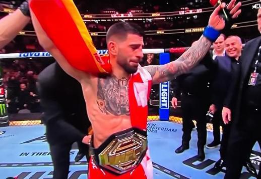 ისტორია დაიწერა - ილია თოფურია UFC-ის ჩემპიონია, მან ვოლკანოვსკი ნოკაუტით დაამარცხა