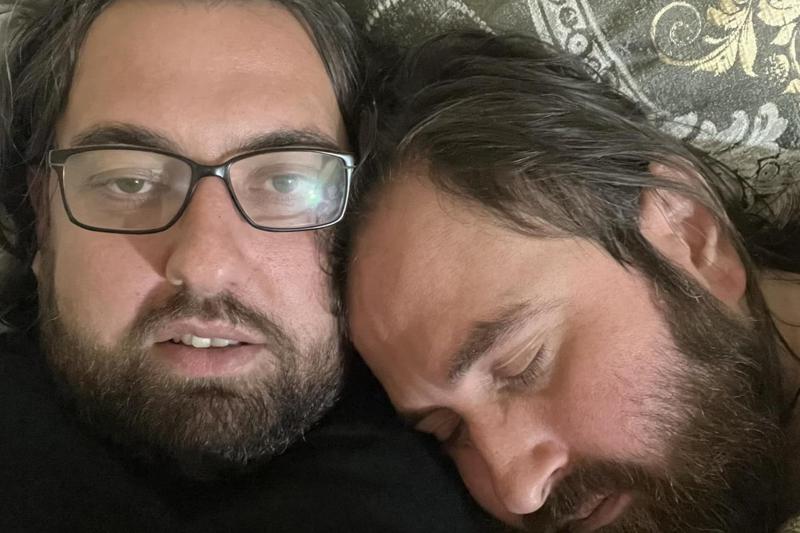 "7 წლის შემდეგ, პირველად შეუძლია, მხარზე თავი დამადოს და ასე მშვიდად ჩაეძინოს" - რას წერს დეკანოზ გიორგი მამალაძის ძმა?