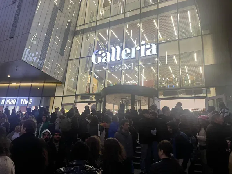 სავაჭრო ცენტრ "გალერია თბილისში“ ევაკუაცია გამოცხადდა - რა ვითარებაა ადგილზე