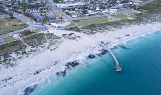 ავსტრალიის ერთ-ერთ კუნძულზე, სადაც ყოველდღიურად არაერთი ექსკურსია ეწყობოდა, ქალს ზვიგენი დაესხა თავს - სანაპიროები დროებით დაიკეტა