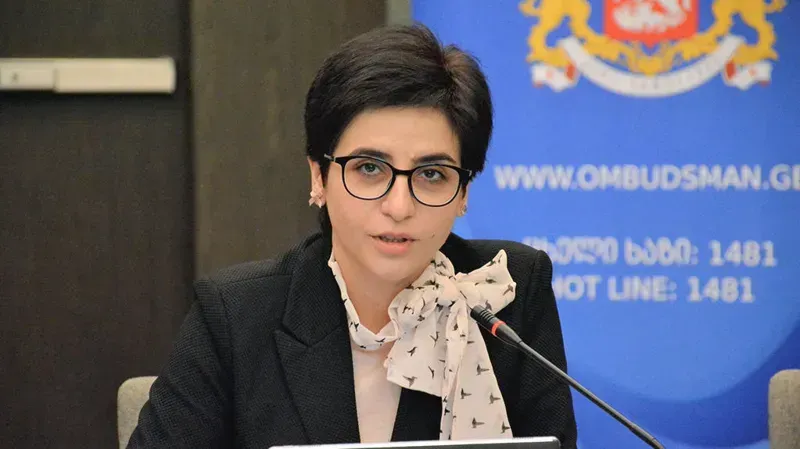 "ყოფილა ზარი, სადაც ისმის, როგორ ემუქრება მეუღლე ქალს" - ოჯახური ძალადობა, სამუშაო ადგილებზე სექსუალური ხასიათის არასასურველი ქცევა: რის გამო რეკავენ ომბუდსმენის "ცხელ ხაზზე"