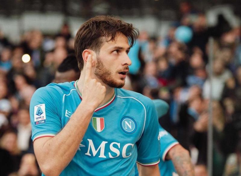 "ბარსელონა და პსჟ? რა თქმა უნდა, არის შემოთავაზებები..." - დარჩება თუ არა "ნაპოლში" კვარა: რას აცხადებს ხვიჩა კავარცხელიას მამა