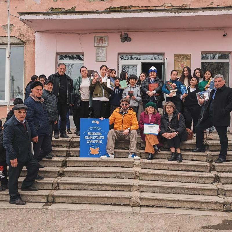 გიორგი კეკელიძე სოფელ ქანდასა და ქვემო ბოლნისს ეწვია და წიგნები და შემეცნებითი სათამაშოები ჩაიტანა