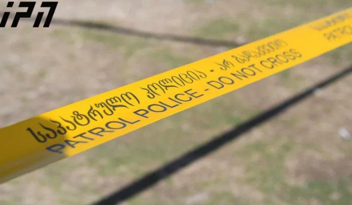 მსხვერპლით დასრულდა ავარია გორის მუნიციპალიტეტში - სოფელ ტინისხიდის სასაფლაოზე მძღოლმა საჭე ვერ დაიმორჩილა და ქვეითად მიმავალ დედა-შვილს დაეჯახა