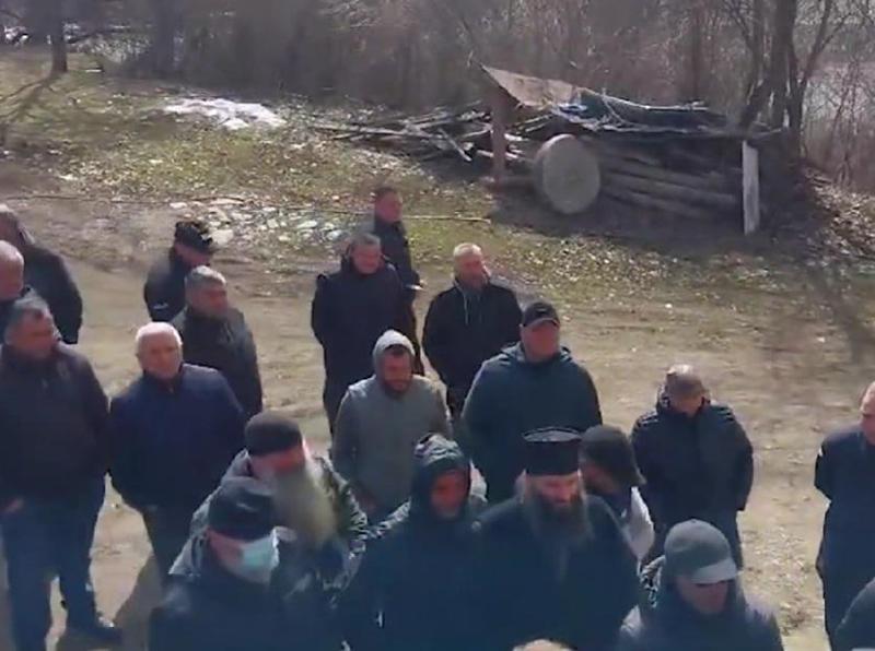 რელიგიური ნიშნით დაპირისპირება ადიგენში: მუსლიმებს პარასკევის ლოცვისას შენობის დატოვება მოსთხოვეს - როგორ ეხმაურება მომხდარს ომბუდსმენი?