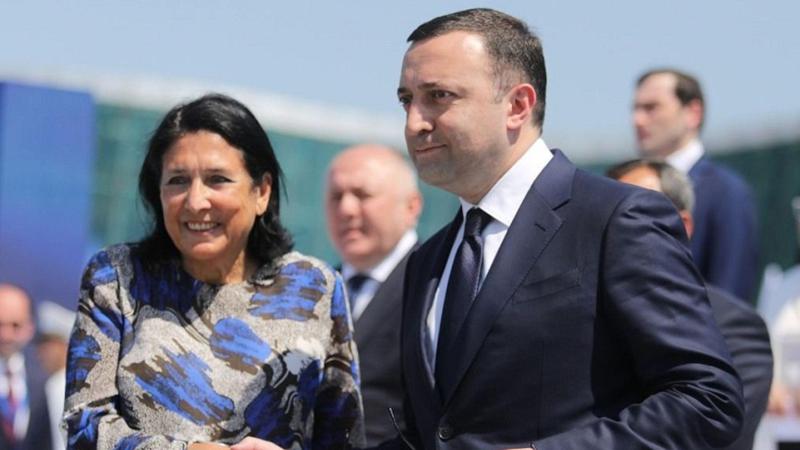 "საქმე გვაქვს უბედურებასთან - ადამიანს, რომელსაც ოცნებაც არ შეეძლო, რომ პრეზიდენტი გახდებოდა, ჩვენი პარტიის დამფუძნებელმა დასვა პრეზიდენტად... ის ახლა ჩართულია დესტრუქციული ძალის ფერხულში" - ღარიბაშვილი