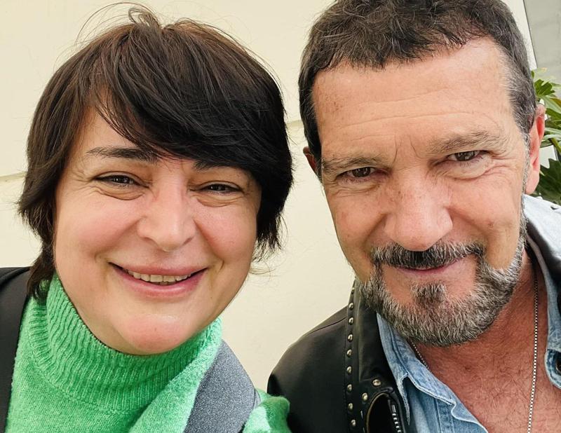 "მეუბნება, ქართველებთან სურათის გადაღებაში ორმაგ თანხას ვიღებო... ვუთხარი, თოფურიამ ისეთი გაუკეთა ესპანეთს, აქეთ გეკუთვნის გადახდა-თქო" - რას წერს ქართველი ქალი ბანდერასთან შეხვედრის შესახებ