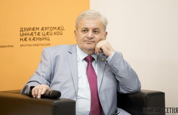 "რუსეთ-საქართველოს დაახლოებამ შესაძლოა, სამხრეთ ოსეთის ან აფხაზეთის საქართველოსთვის ჩაბარება გამოიწვიოს" - რას ამბობს ცხინვალის ე.წ. პრეზიდენტის მრჩეველი