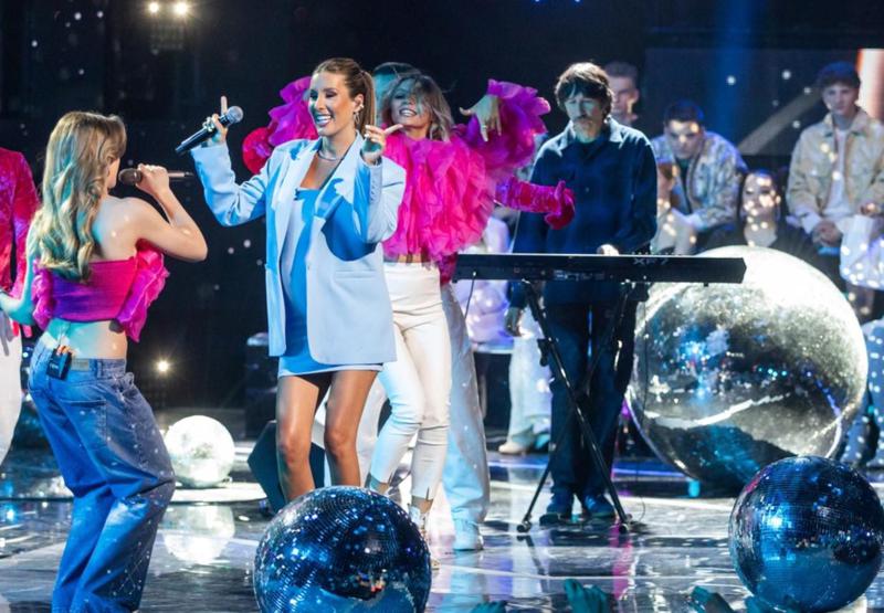 "მინი კაბა ხაზს უსვამდა მის შესამჩნევად მომრგვალებულ მუცელს" - რუსული მედია ორსული ქეთა თოფურიას ფოტოებს აქვეყნებს