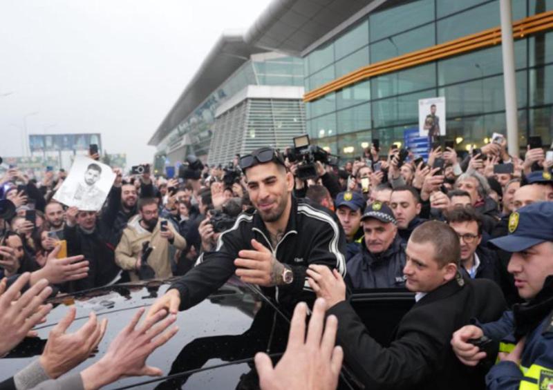 "საოცარია ეს სიყვარული, რასაც ვიღებ... უდიდესი ენერგია არის აქ" - UFC-ის ქართველი ჩემპიონის პირველი კომენტარი სამშობლოში დაბრუნების შემდეგ