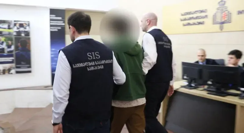 დაკავებულია არასრულწლოვანი, რომელმაც 16 წლის გოგოს მუქარით აიძულა ინტიმური შინაარსის ვიდეოების გადაღება