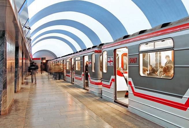 თბილისის მეტროს პირველ ხაზზე შეფერხებაა - რას აცხადებენ სატრანსპორტო კომპანიაში?