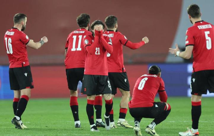 "ათენში ისეთი ყიჟინაა, ბერძნები ვერ ხვდებიან მოიგეს თუ წააგეს" - როგორ აღნიშნეს ქართველმა ემიგრანტებმა საქართველოს გამარჯვება (ვიდეო)